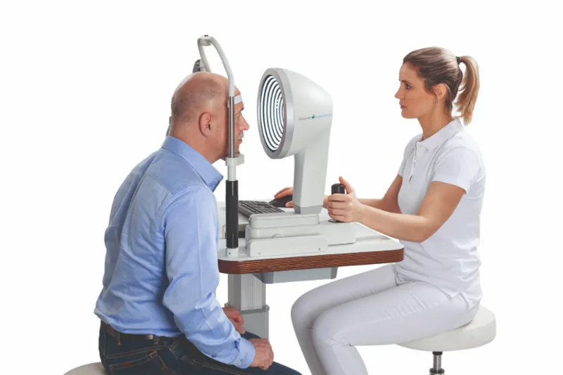 Photo of an OCULUS Keratograph® 5M being used for dry eye treatment